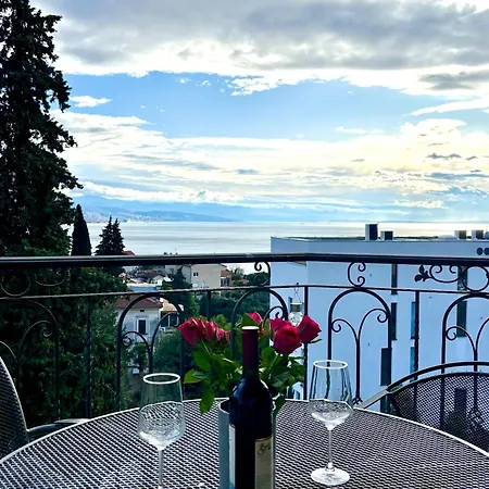 Апартаменты Golden Sunrise