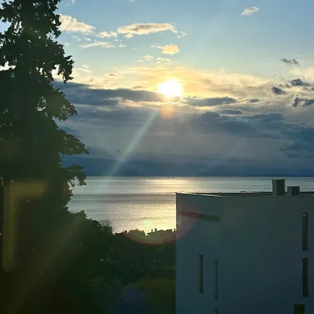 Daire Golden Sunrise With The Swimming Pool *